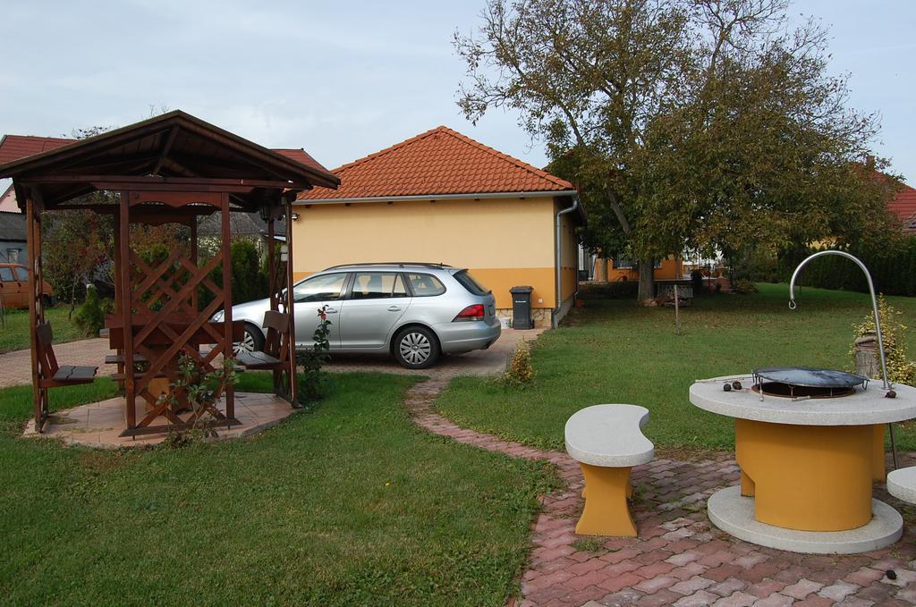 Mediterran Vendeghaz Nagyatád Exterior photo