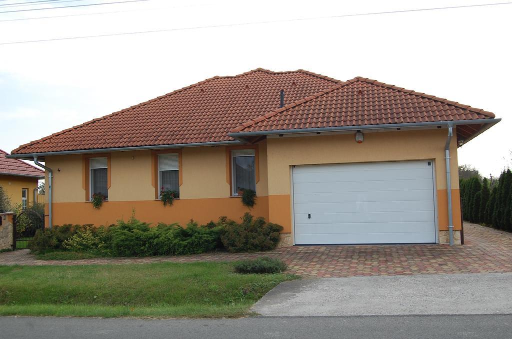 Mediterran Vendeghaz Nagyatád Exterior photo