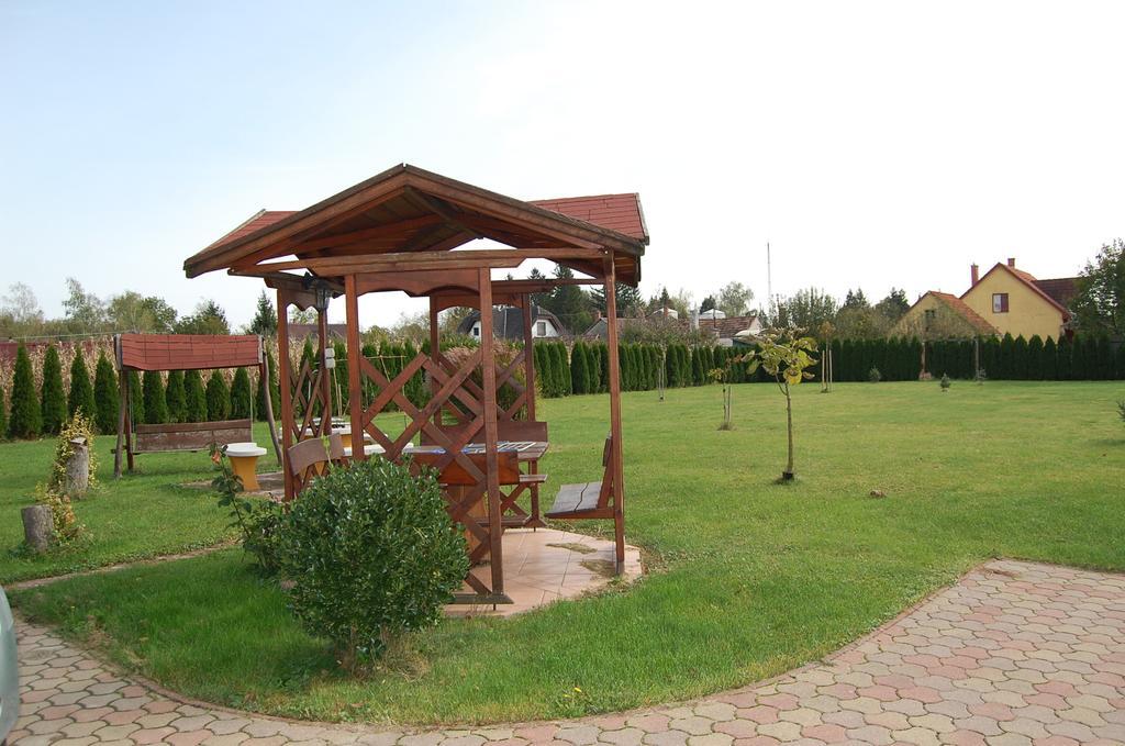 Mediterran Vendeghaz Nagyatád Exterior photo